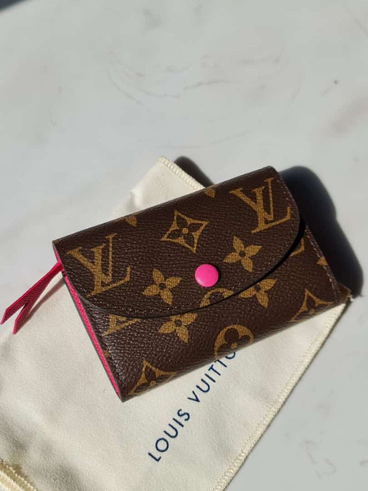LUXURIOUS LOUIS VUITTON WALLET