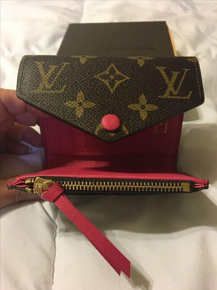 LUXURIOUS LOUIS VUITTON WALLET