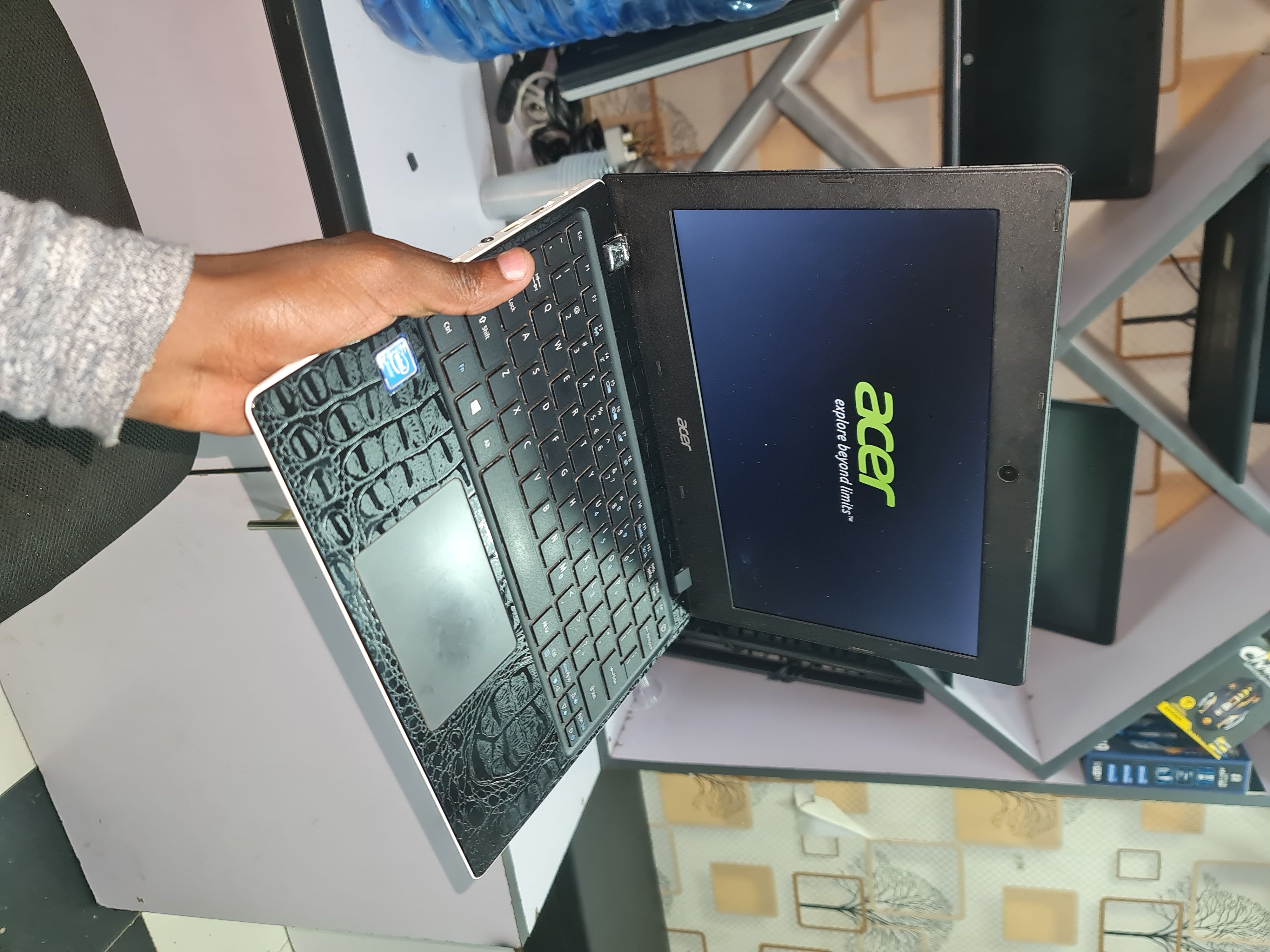 Acer Aspire One Cloudbook AO1-132 Intel® Celeron® N3050 MINI Laptop 29,5 cm (11.6") HD 2 GB DDR3L-RS-SDRAM 32 GB EMMC STORAGE Wi-Fi 5 (802.11ac) Windows 10 PRO Black: