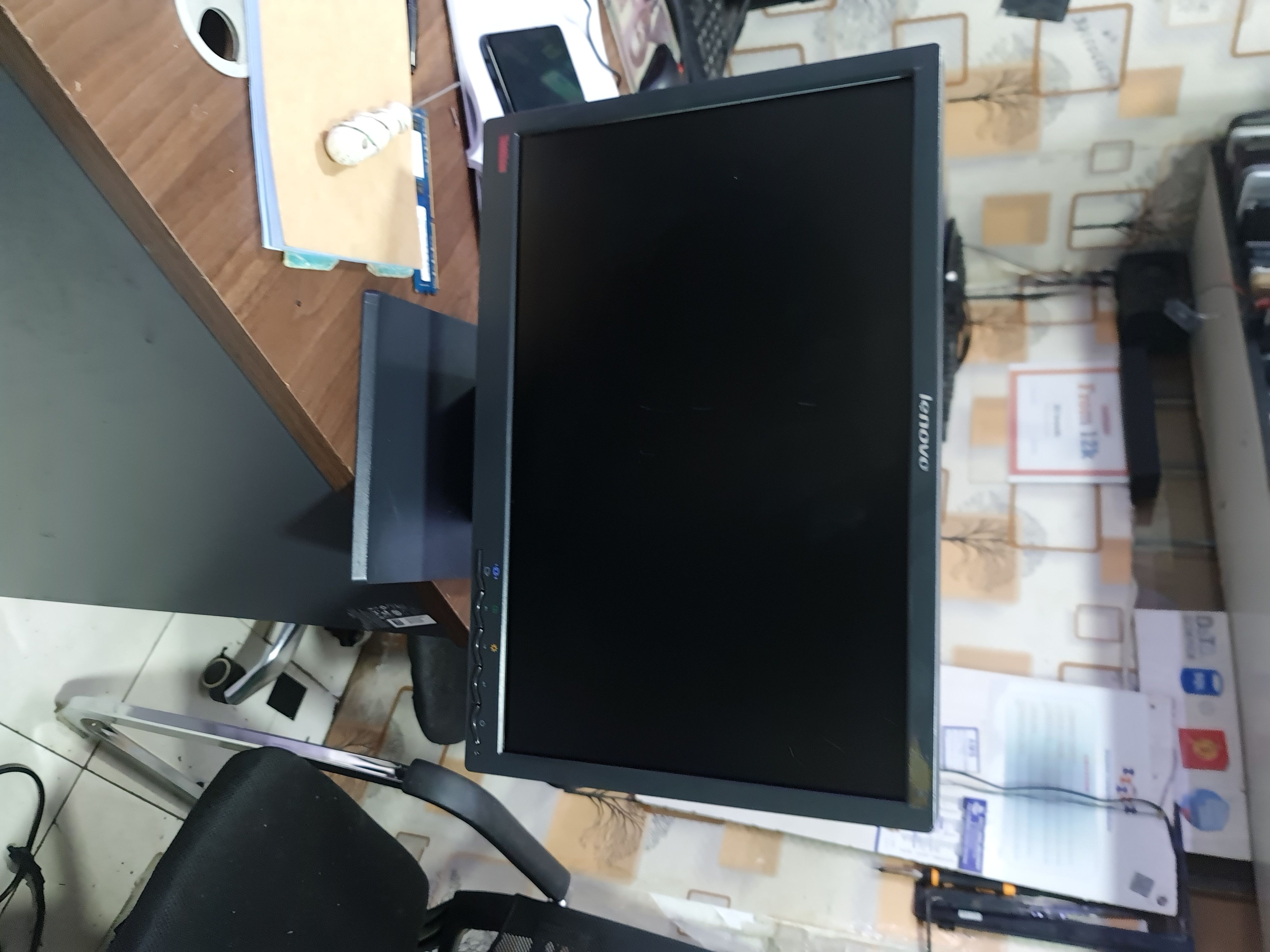 Lenovo ThinkVision L197wA Black 19 in Widescreen Flat Panel LCD Monitor