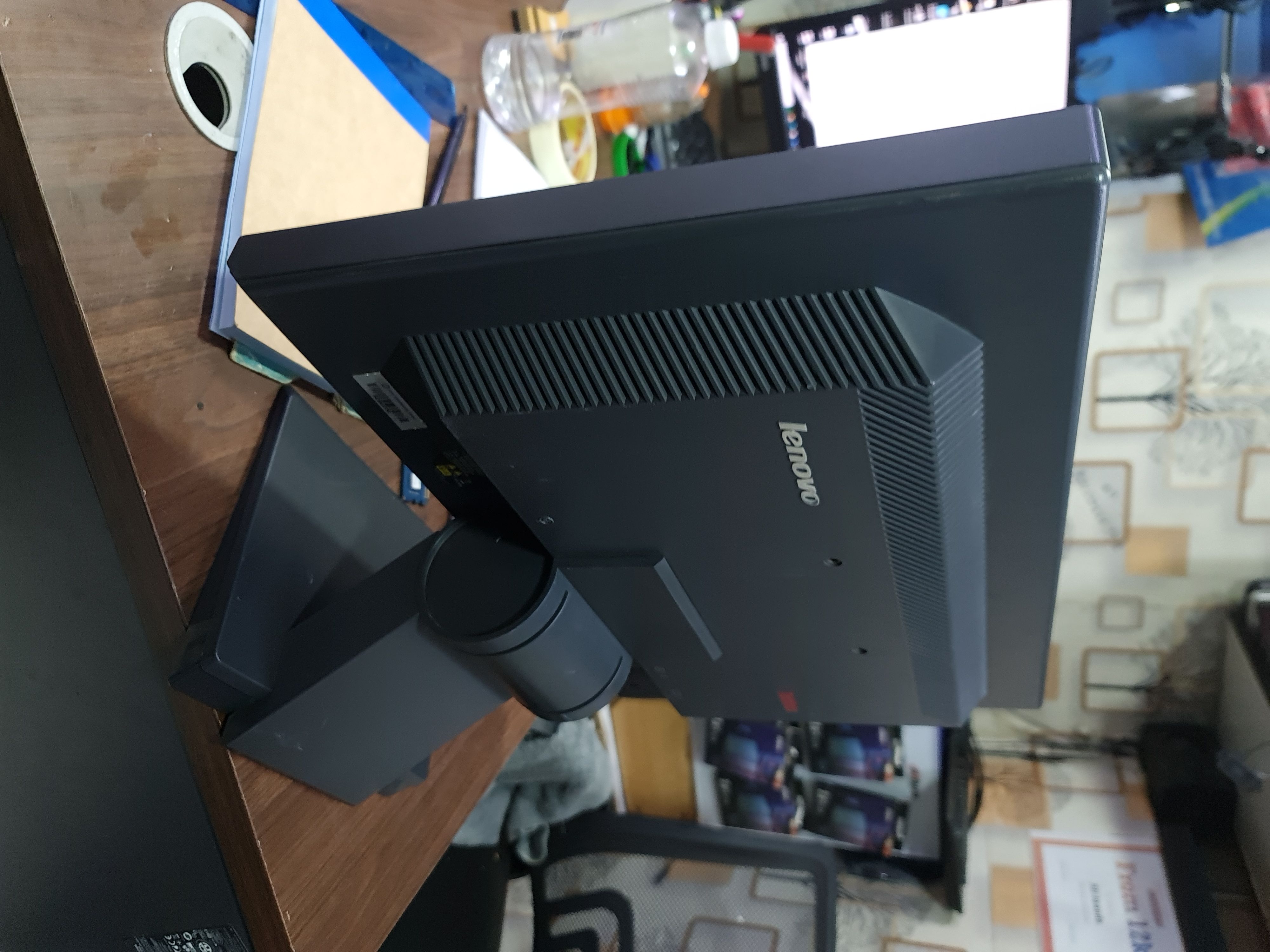 Lenovo ThinkVision L197wA Black 19 in Widescreen Flat Panel LCD Monitor