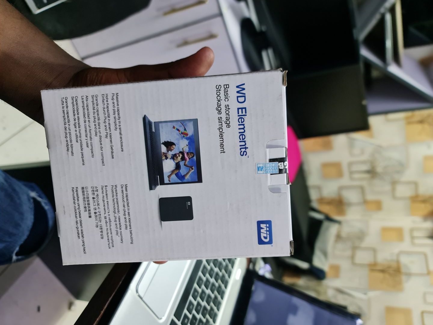 Western Digital WD Elements 500GB External HardDisk Drive USB 3.0 BLACK.CLASSY LIGHT WEIGHT HARD DRIVE WITH 3.0 USB FOR SEAMLESS DATA TRANSFER AND STORAGE