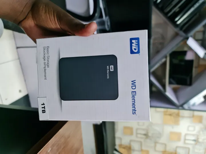 Western Digital (WD) 1TB Elements Portable External Hard Drive 3.0 USB FOR SEAMLESS DATA TRANSFER LIGHT WEIGHT AND CLASSY.