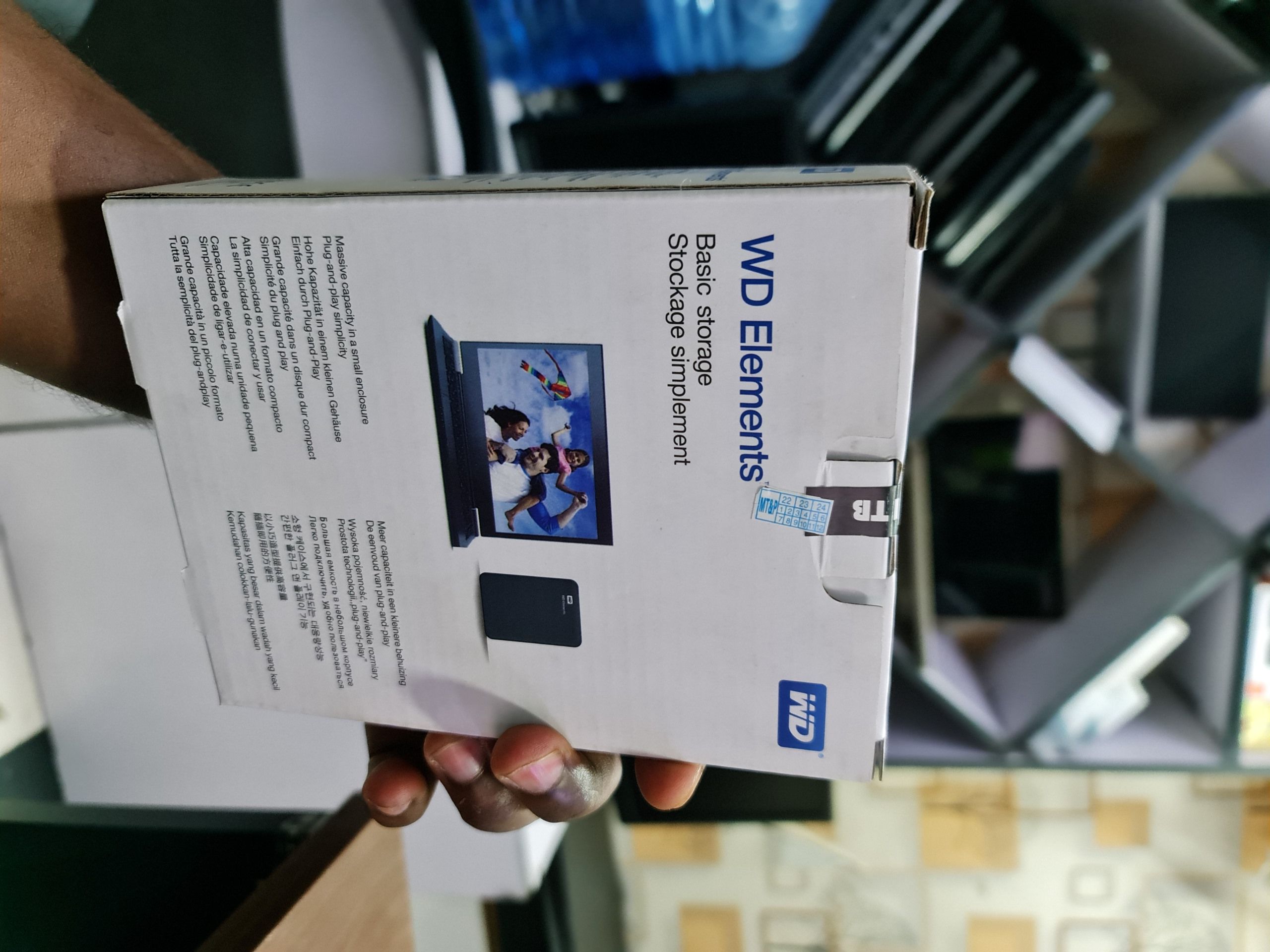 Western Digital (WD) 1TB Elements Portable External Hard Drive 3.0 USB FOR SEAMLESS DATA TRANSFER LIGHT WEIGHT AND CLASSY.