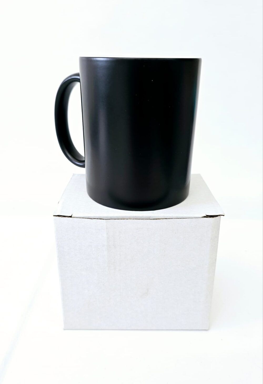 YOU MAKE ME HAPPY HEAT SENSITIVE COLOR CHANGING MAGIC MUG, 350 ml CAPACITY Black when cold, white and shows printed art when hot