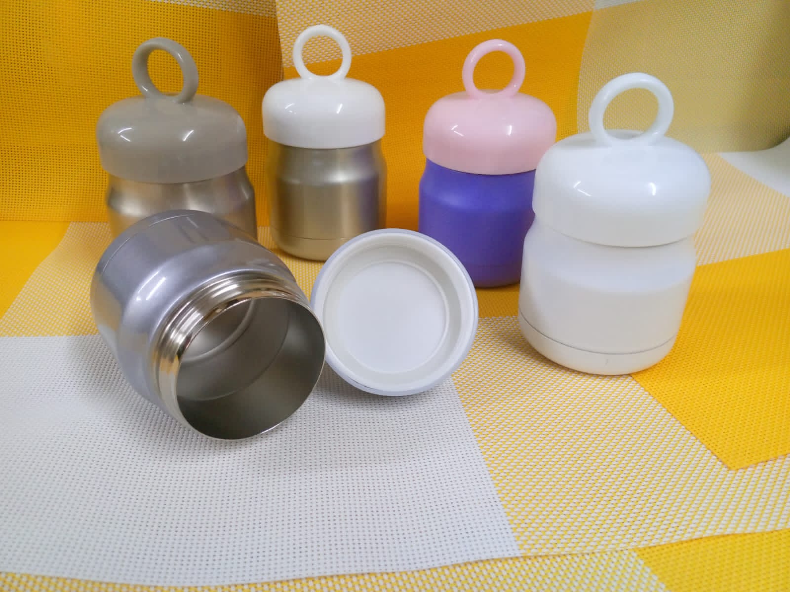 320 ML STAINLESS STEEL FOOD FLASK FOR BABY , keeps baby food hot mantaining the health of the little ones