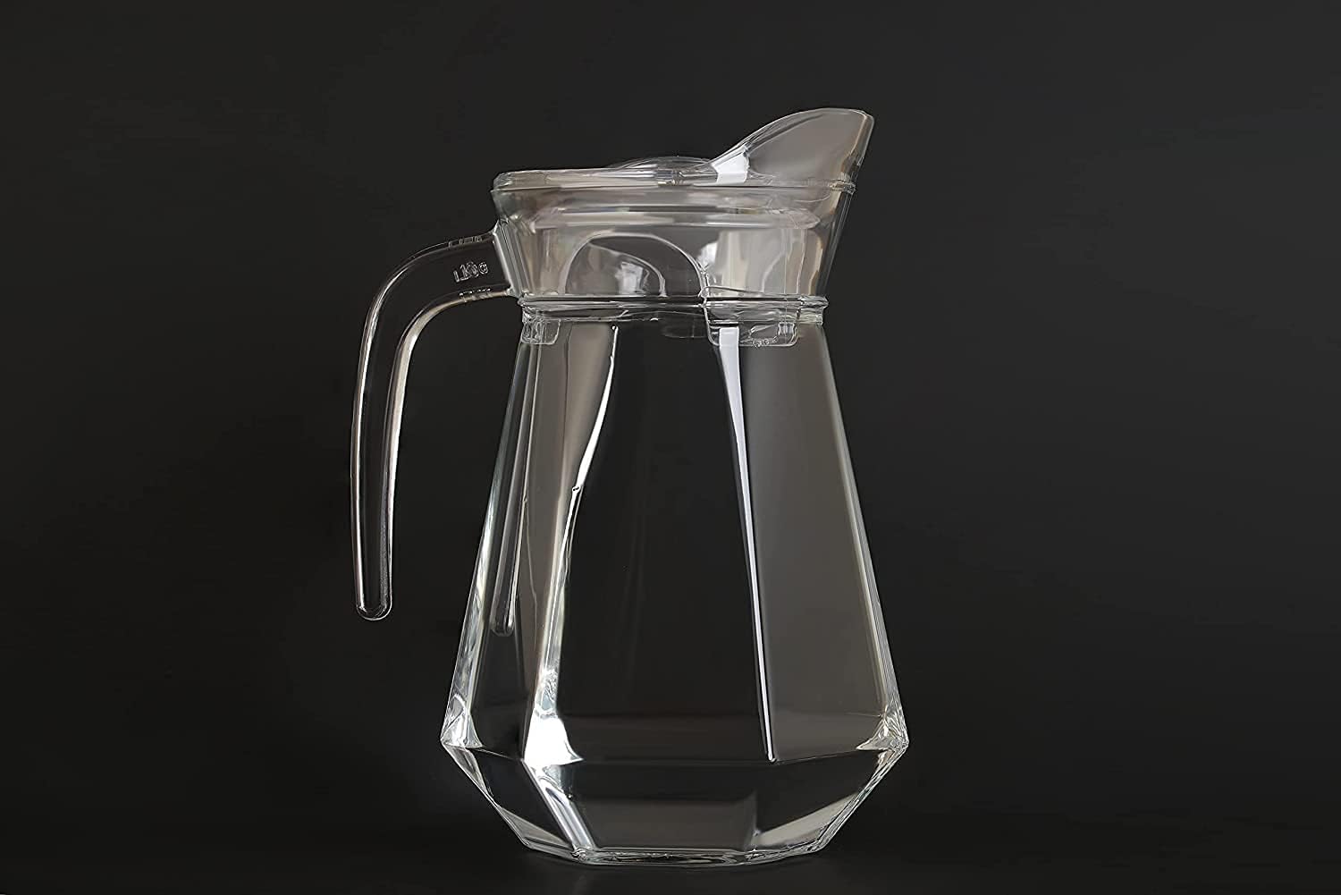 Wine ,Juice, Water Serving Glass Jugs - Lids-Water Jug Give a lasting imprint to your guests with these classy red wine glasses. Lead-free construction and high-quality craftsmanship combine to creat