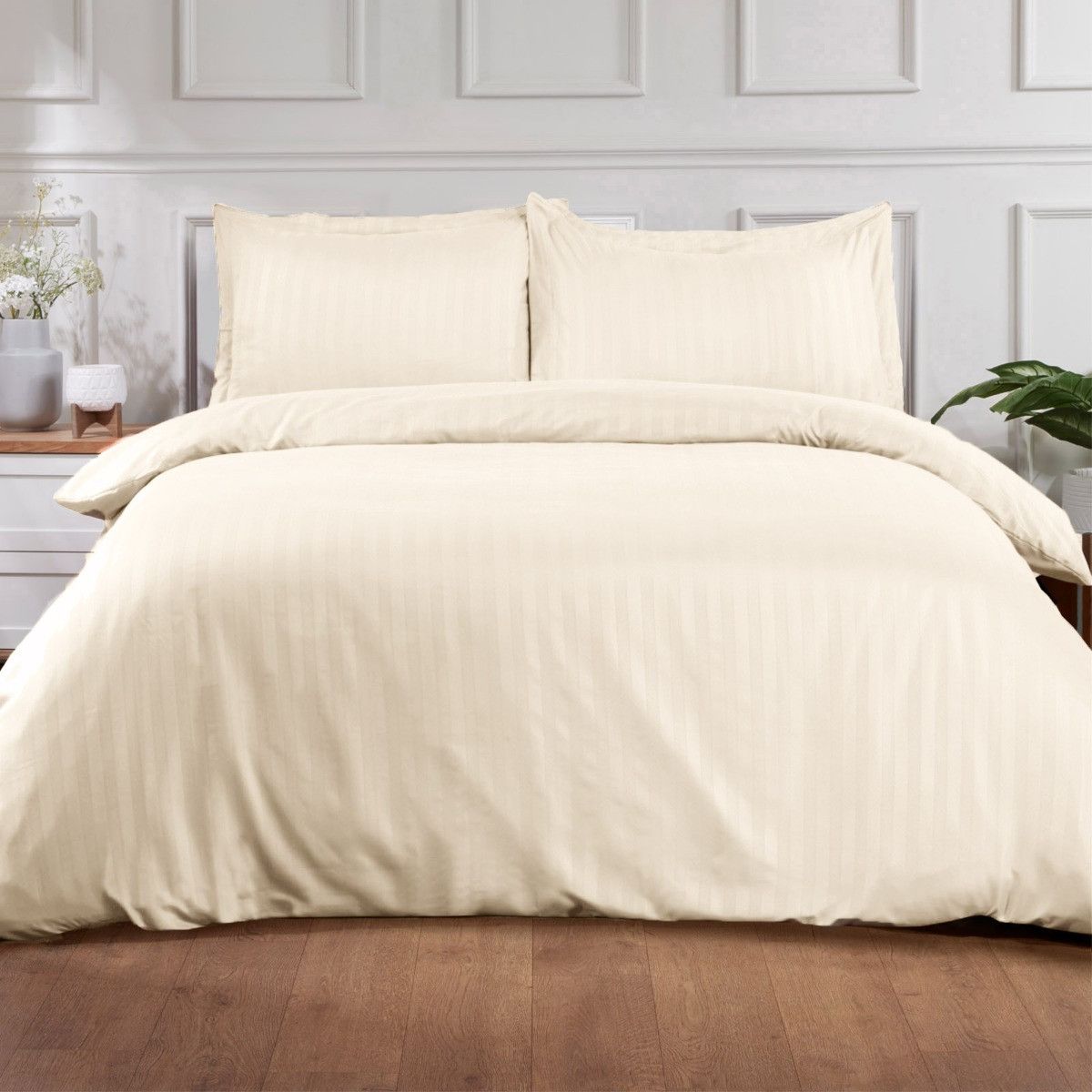 6pcs COTTON SATEEN DUVET COVER SET (6*7)
 Featuring a stunning duvet cover, a soft bedsheet, and four elegant pillowcases for ultimate comfort and style in your bedroom.