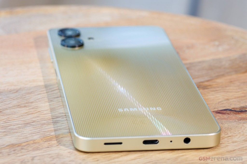 **Samsung Galaxy A06 128GB | 6.6" HD+ Display | 50MP Dual Camera | MediaTek G85 | 4GB/6GB RAM | 5000mAh Battery | 25W Fast Charging | Samsung Knox Security**