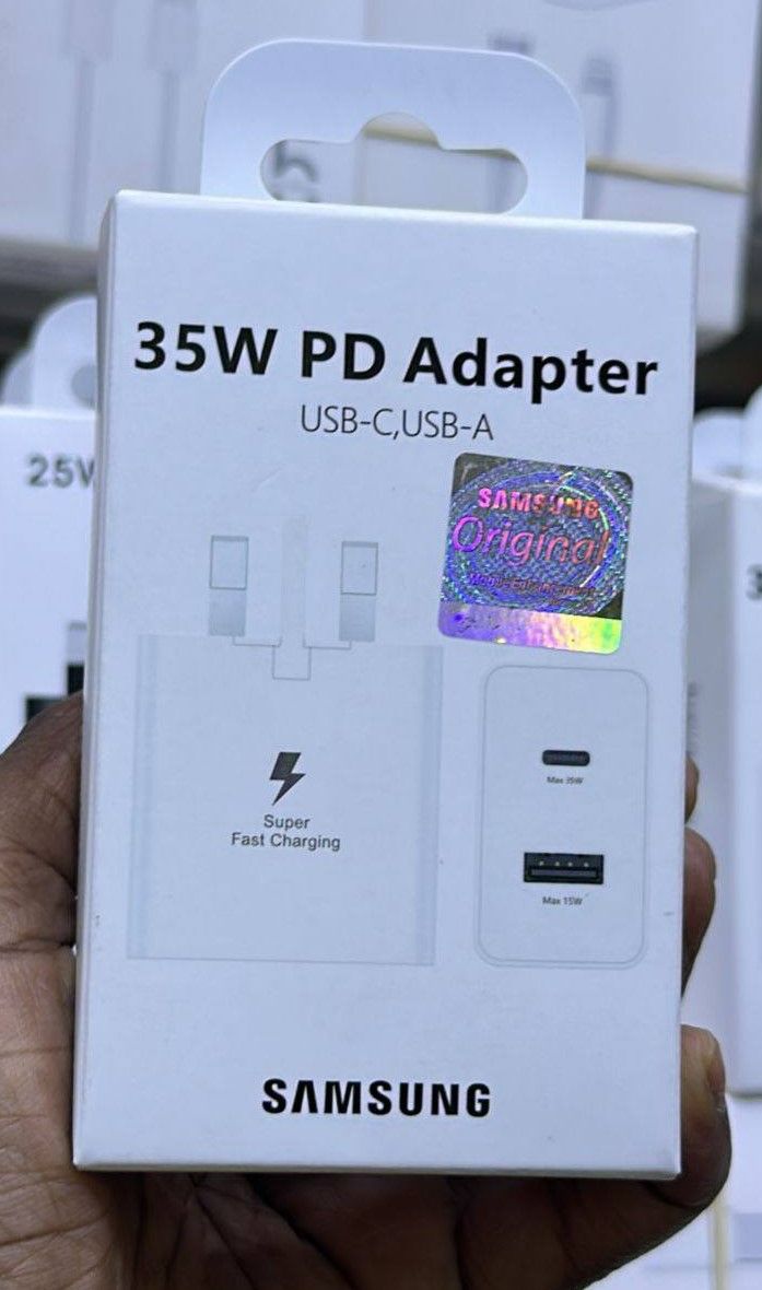 Samsung 35W Dual header with two output ports, USB-C 35W max and USB-A 15W max, White