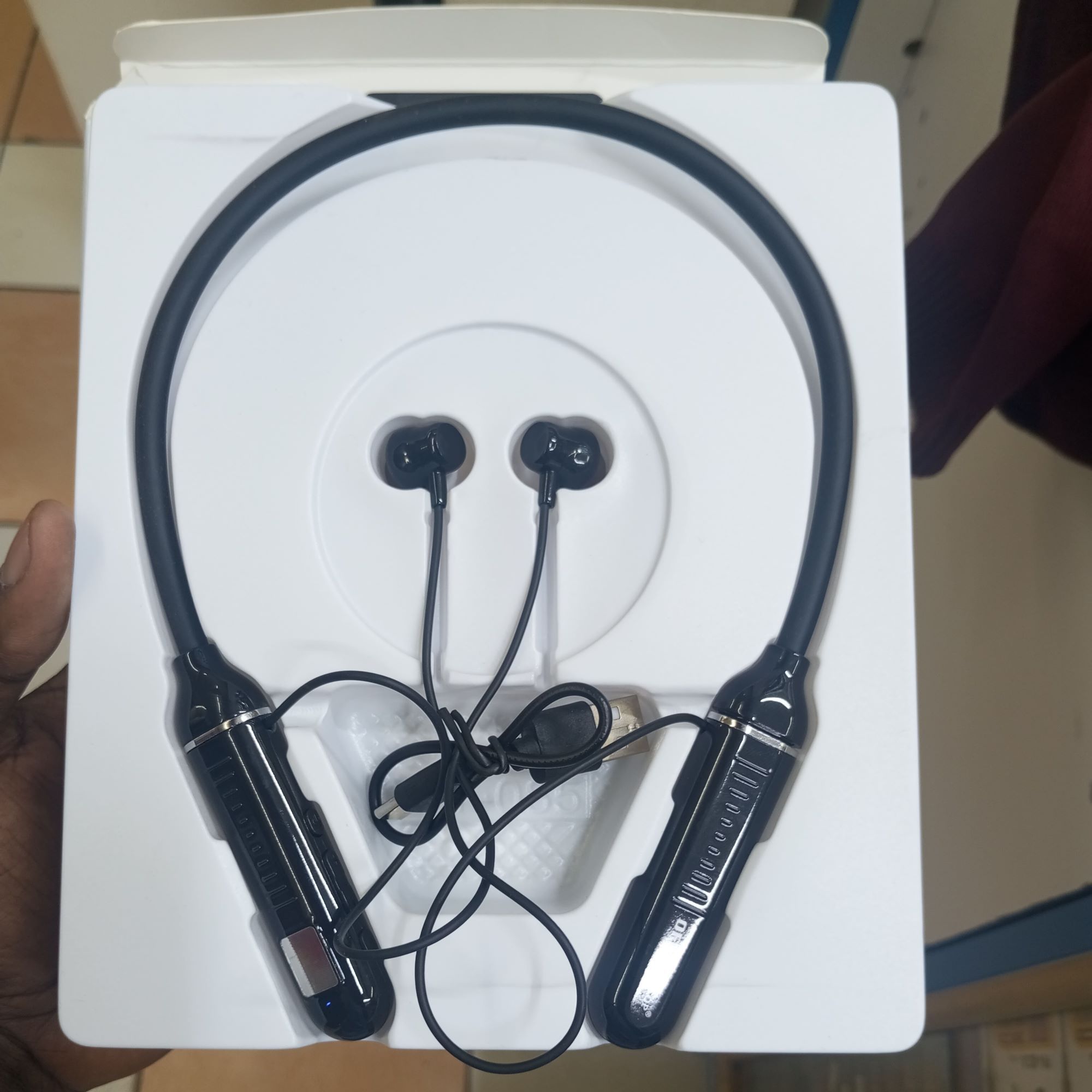 OFIA Huntop HT-085 Bluetooth Neckband Earphones – 500mAh, LED Display, 200H Standby