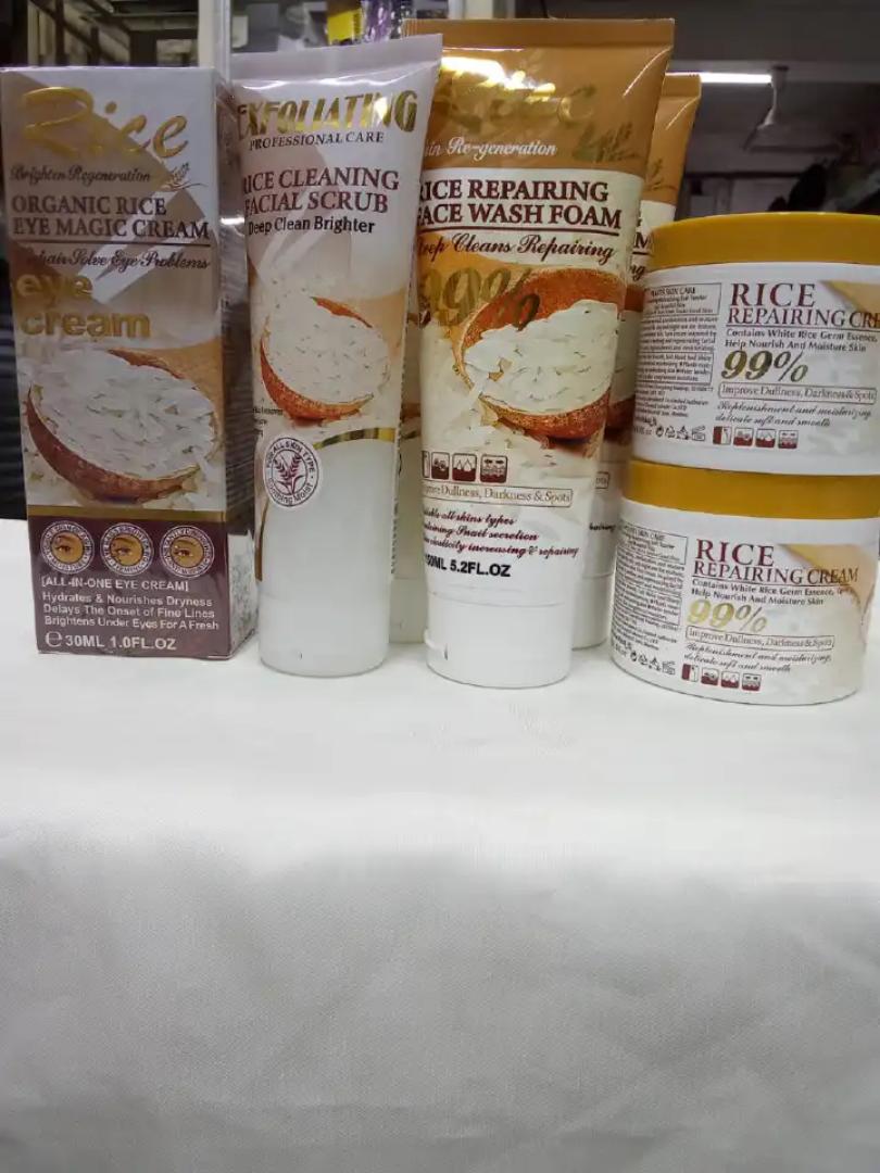 Rice facial set of 4 now available. Consists of a scrub, face wash, eye cream and face cream. Use this set to achieve an even tone, smooth and glowing skin  for men and women
