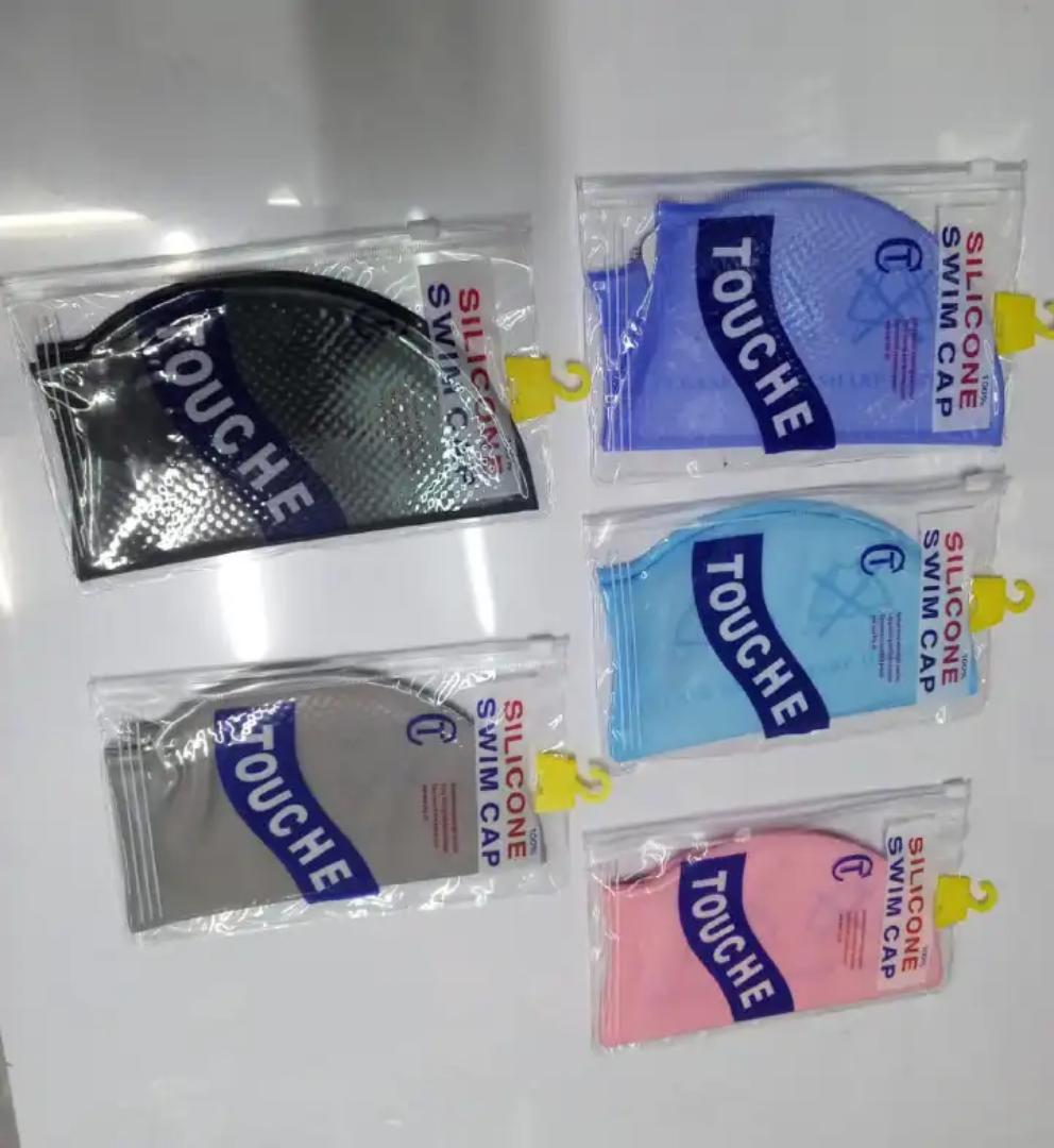 High Quality Unisex  Silicone Swimming Cap, Easily stretchable thus can fit small or normal size head. Water proof protecting hair from getting wet