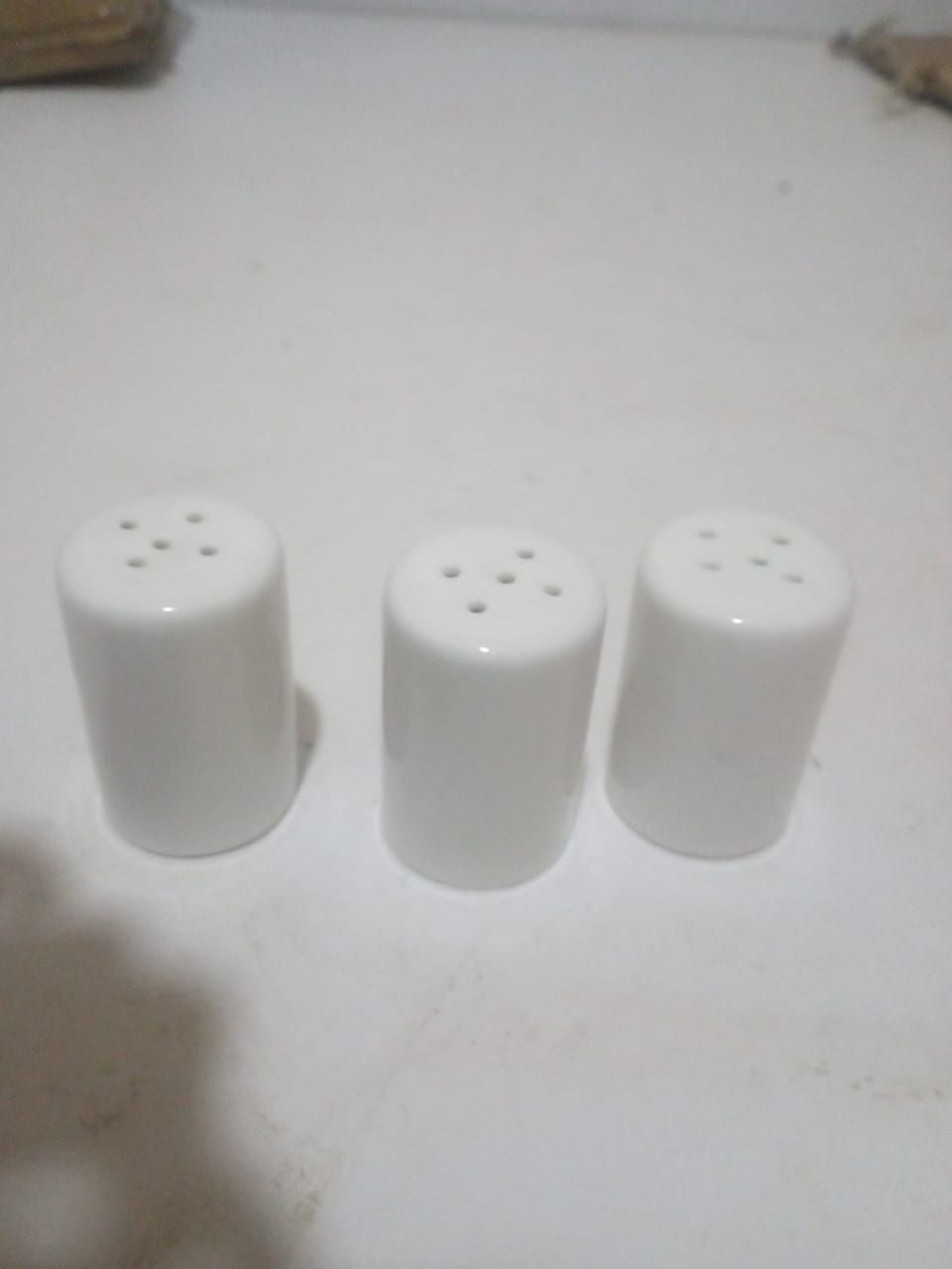 1pc  Ceramic salt shaker round new ,Elevate your in-flight dining experience with our  salt and pepper shakers