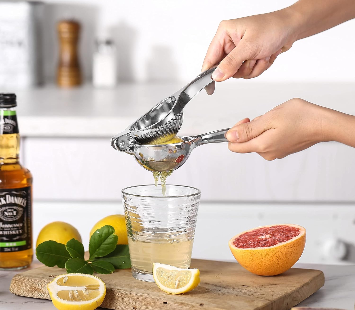 Handheld Lemon Squeezer - Heavy Duty Manual Juicer & Lemon Juicer Hand Press With Curved Handle - Manual Lemon Lime Squeezer & Metal Citrus Squeezer For Extracting Juices