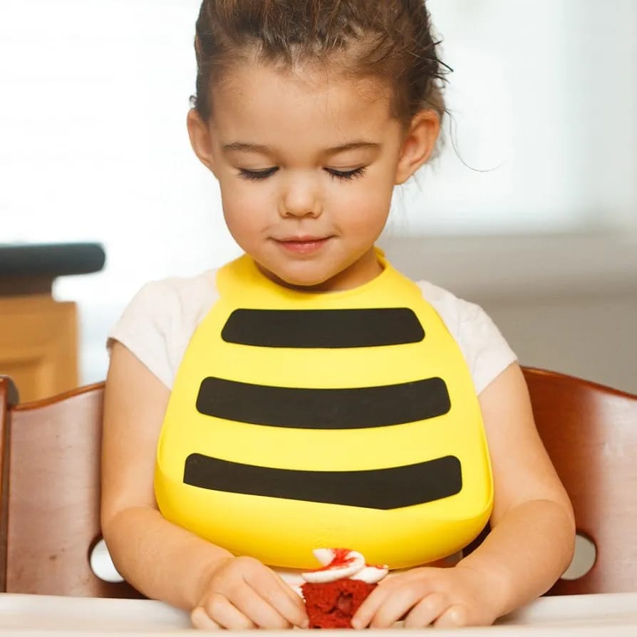 1pc Silicon beeb ,make your childs life enjoyable and keep  them clean away from food stains by using this baby feeder,its easy to clean