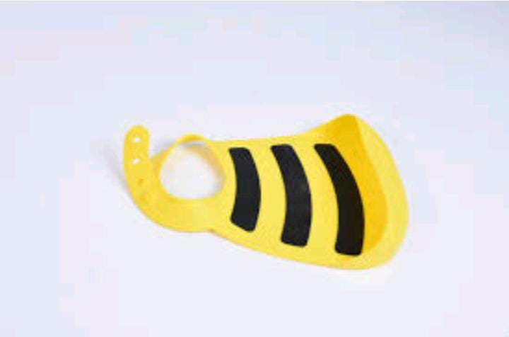 1pc Silicon beeb ,make your childs life enjoyable and keep  them clean away from food stains by using this baby feeder,its easy to clean