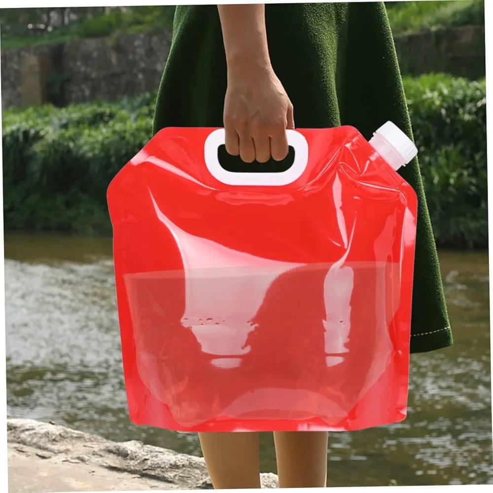 1pc Foldable water bottle/bag  made of plastic suitable for picnics and home use ,its easy to carry because it has  a handle which fits your handle