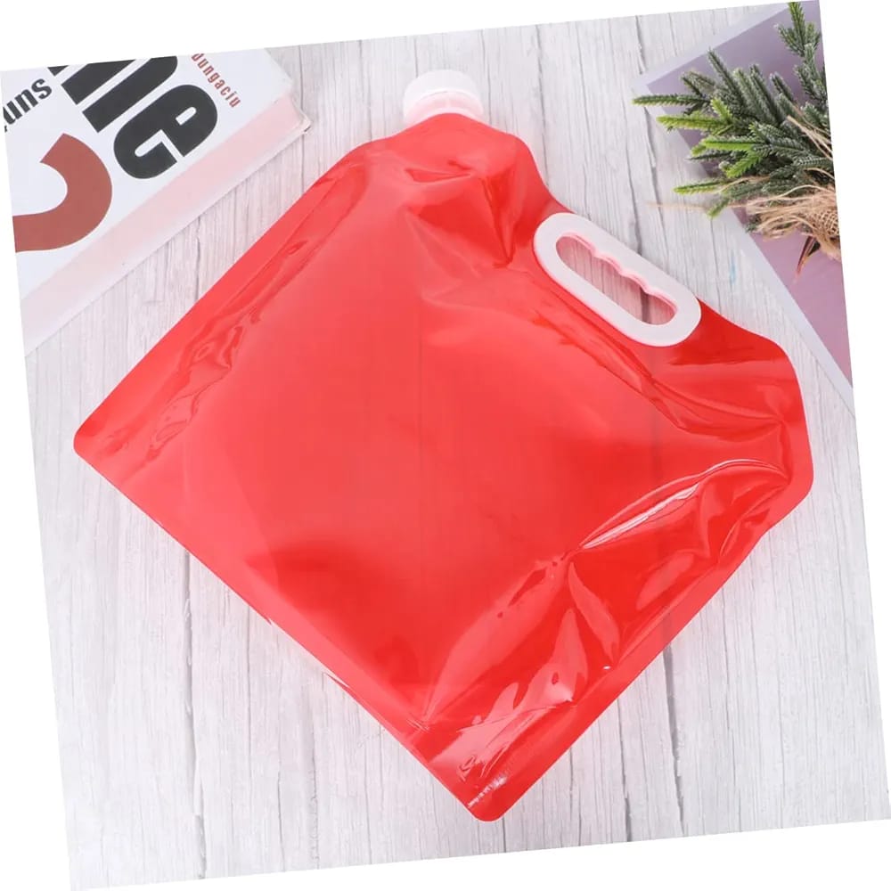 1pc Foldable water bottle/bag  made of plastic suitable for picnics and home use ,its easy to carry because it has  a handle which fits your handle