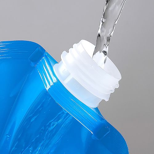 1pc Foldable water bottle/bag  made of plastic suitable for picnics and home use ,its easy to carry because it has  a handle which fits your handle