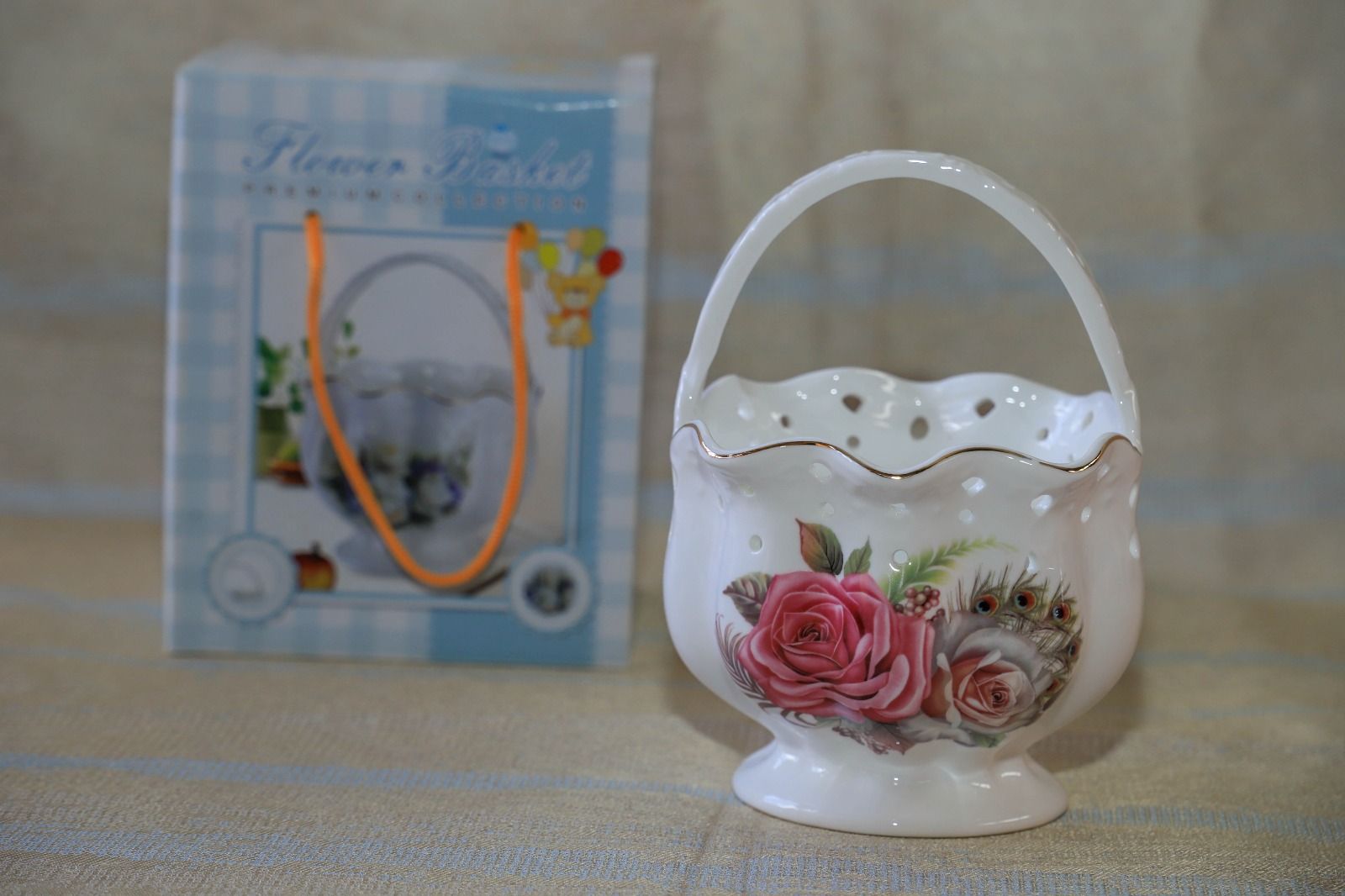 1pc bone china basket,this basket can be used as a home decor for flowers can also be used as a cutlery organiser.its made of high quality bone china which does not chip off even when used for years
