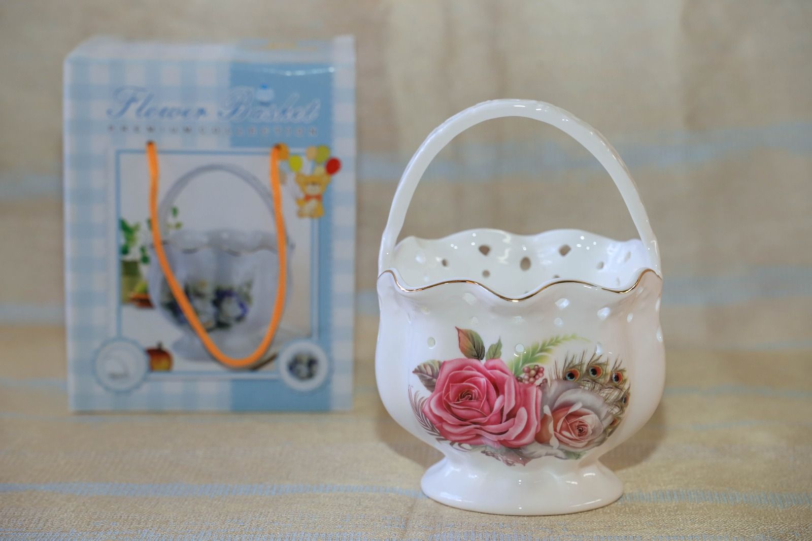 1pc bone china basket,this basket can be used as a home decor for flowers can also be used as a cutlery organiser.its made of high quality bone china which does not chip off even when used for years