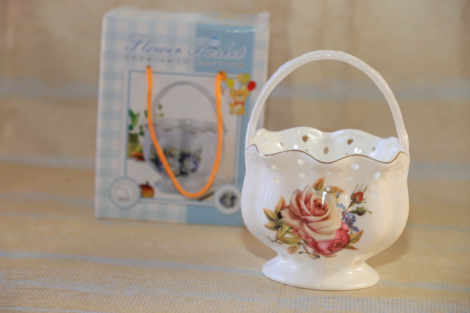 1pc bone china basket,this basket can be used as a home decor for flowers can also be used as a cutlery organiser.its made of high quality bone china which does not chip off even when used for years