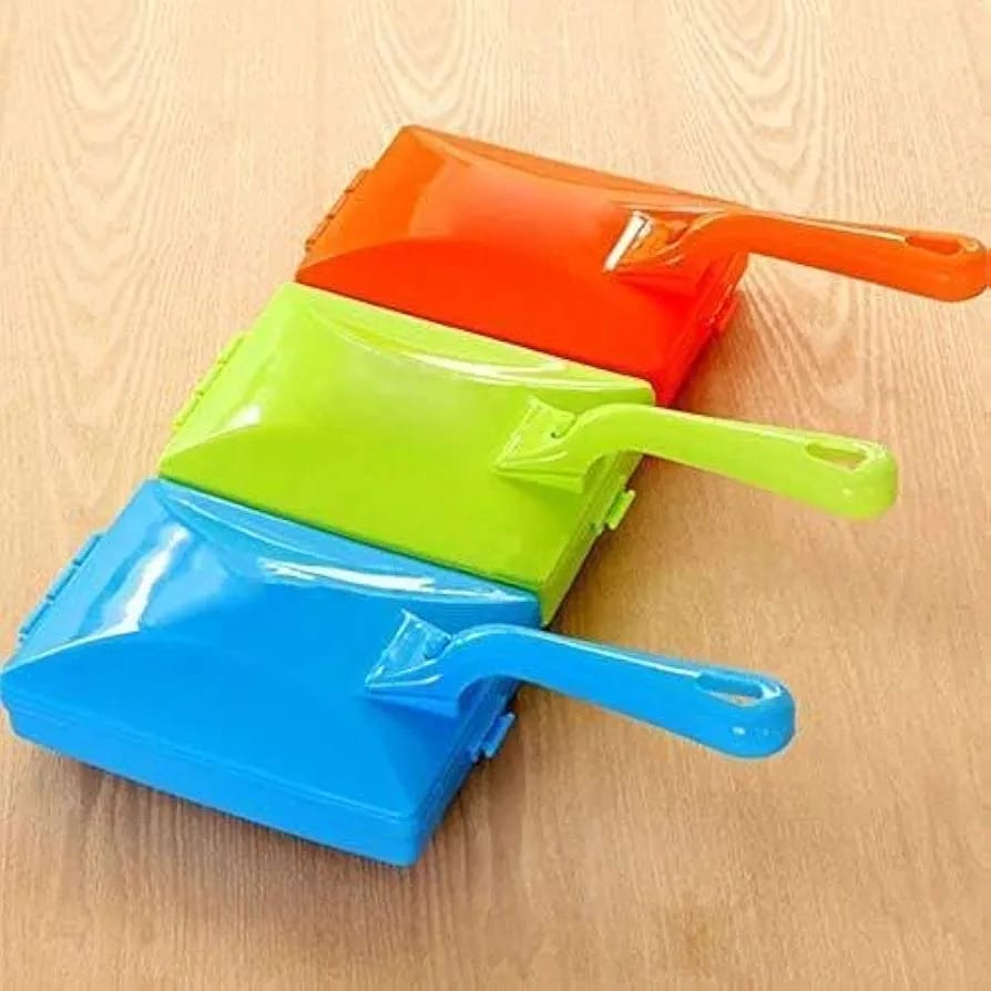Manual carpet brush 2lines  mini vacuum cleaner Manual carpet brush vacuum cleaner, no electricity and no batteries meaning it can be used in any setting Handheld brush which can be used anywhere