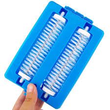 Manual carpet brush 2lines  mini vacuum cleaner Manual carpet brush vacuum cleaner, no electricity and no batteries meaning it can be used in any setting Handheld brush which can be used anywhere