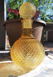 1 Pc Classy Brand New Very High quality Stylish and Luxurious Golden Kitchen Decanter round gold at Affordable Price .Desiring The Best Experience