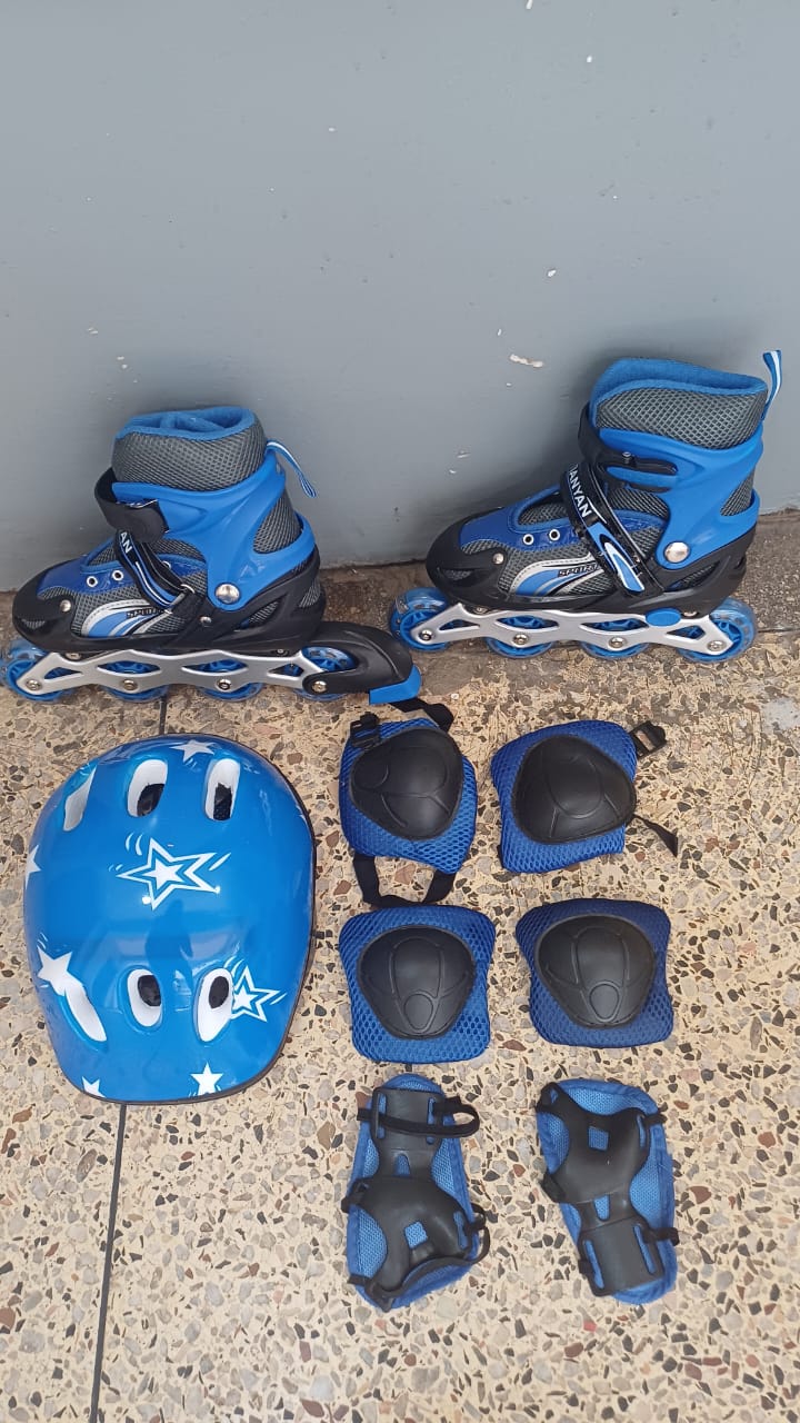 ✅️SUPER QUALITY ✅️Roller Speed Skating Shoes. Adjustable roller skates shoes Protective lining in the skate shoes. Comfortable lights in the wheels for security purposes