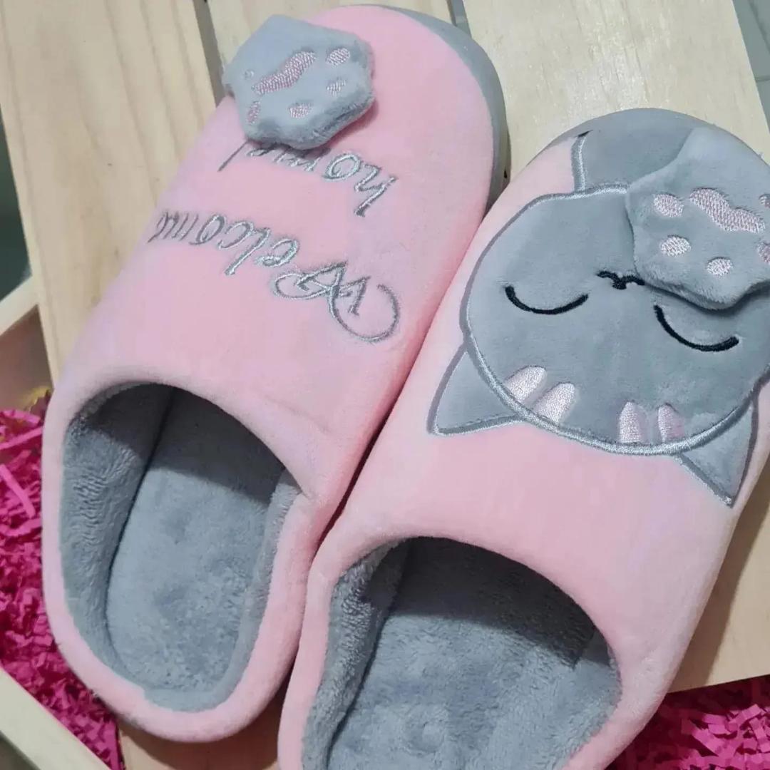 Indoor slippers: warm flush comfortable indoor home ant slip sandles shoes for men women kids