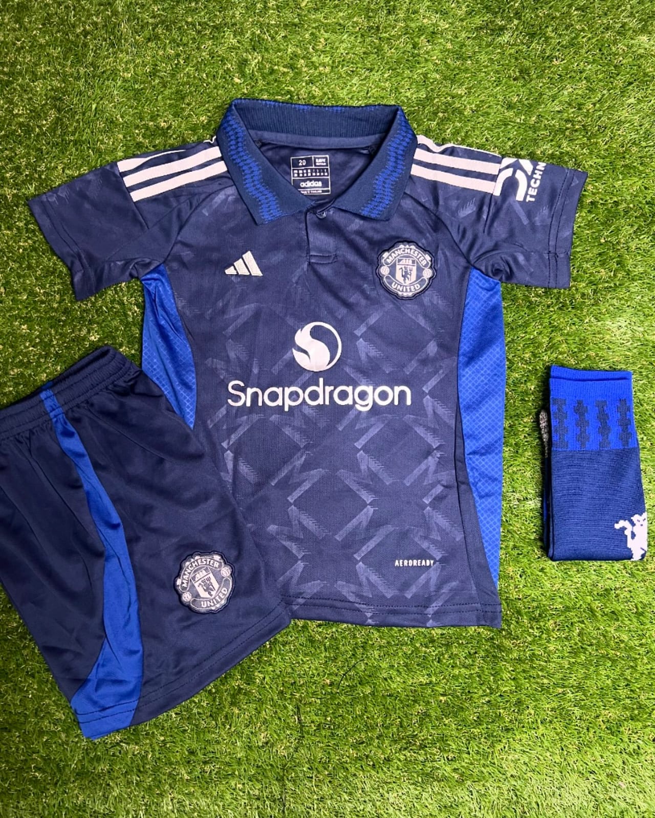 Original Manchester united Kids Jersey full set jersey plus shorts/ man united away jersey for kids with shorts blue