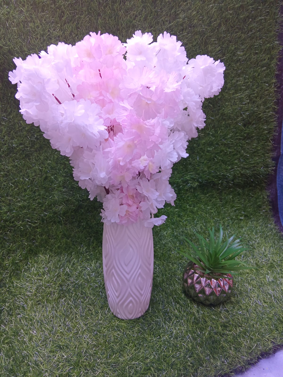 ARTIFICIAL FLOWER AND VASE DECOR