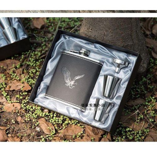 200 Ml  Whiskey Stainless Steel Hip Flask Gift Set For Liquor Outdoor Leak Proof Stainless Steel Hip Flask / Whiskey  bottles.