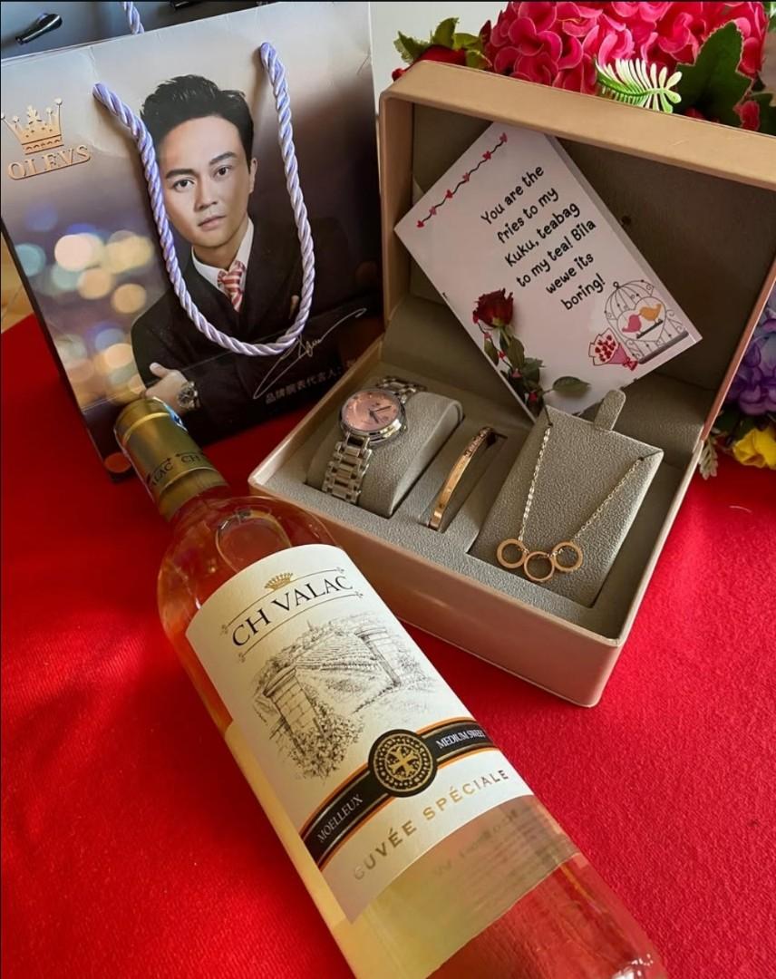 Ladies' OLEVS Gift Set
With an Olevs watch, necklace, bracelet, wine, gift card, gift box & gift bag.