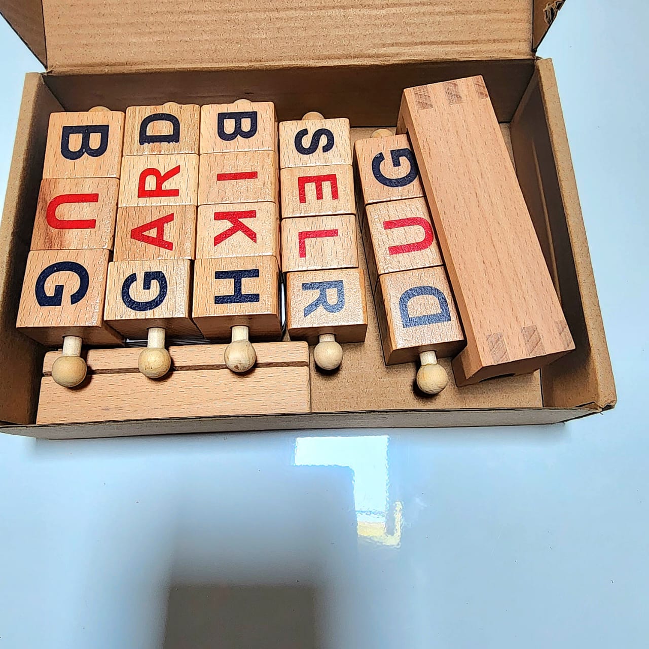 Wooden montessori Reading Blocks Short Vowel Rod Spelling Game for Preschool Boys Girls Montessori Rotating Alphabet Educational Toys