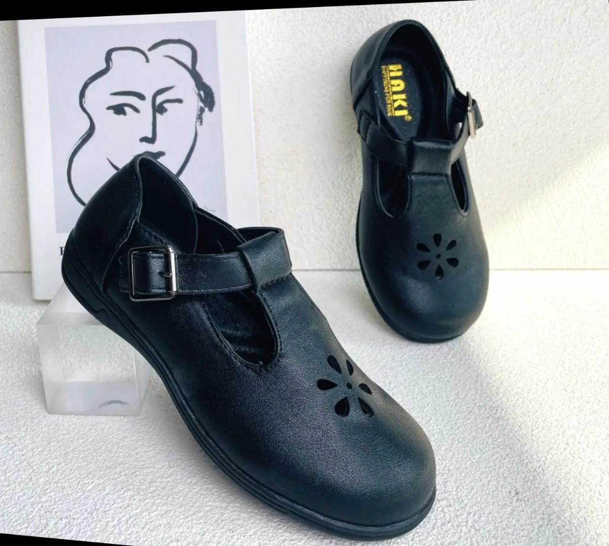 school shoes suitable for boys and girls. leather, rubber soles, very durable.