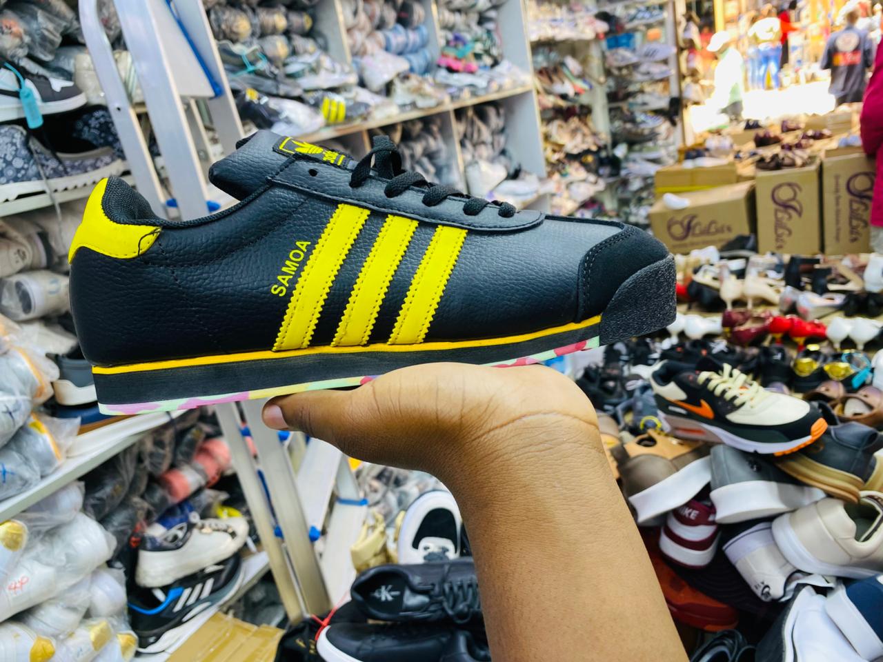 Adidas Samoa Mens Casual Sneakers, Built with a sturdy leather upper and cushioned midsole, the Samoa is known for everyday wearability, comfort, and durability.