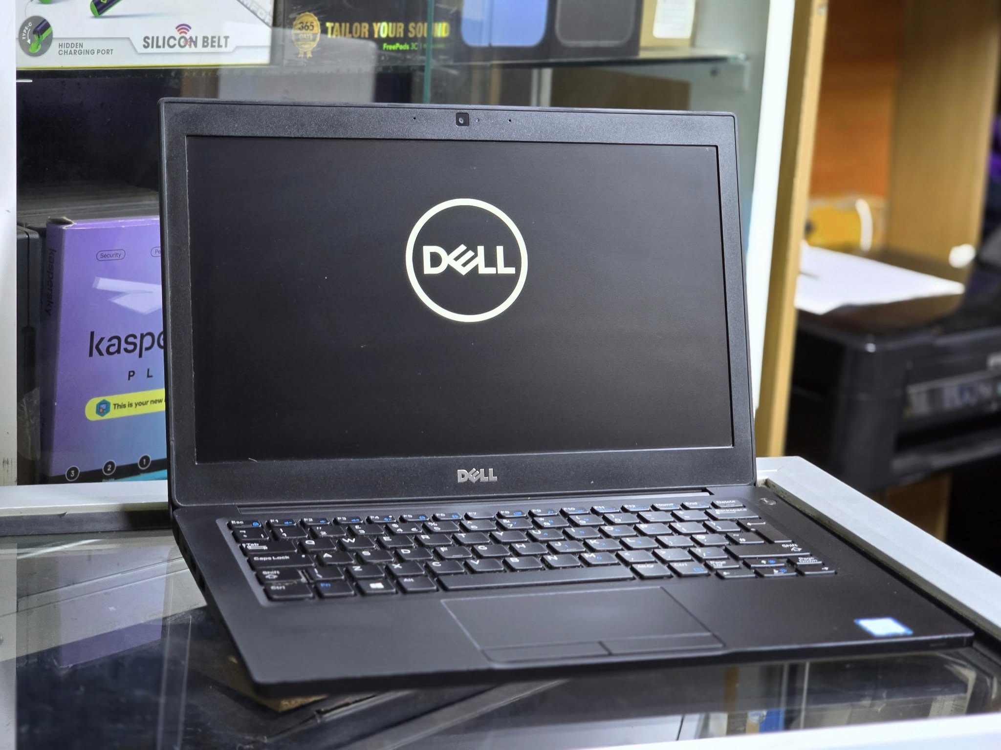 DELL Latitude 7280 t6h Gen-Core I5-8GB Ram-256GB SSD-Refurbished- 13"-Black-Win 11 Pro Installed And Activated Plus Complete Charger