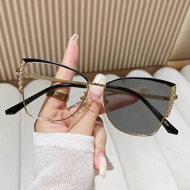Women'S Fashionable Cat-Eye Flat Glasses, Trendy Ultra-Light Glasses Frames, Retro Color-Changing Anti-Blue Light Glasses, Metal 1PC