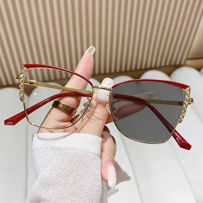 Women'S Fashionable Cat-Eye Flat Glasses, Trendy Ultra-Light Glasses Frames, Retro Color-Changing Anti-Blue Light Glasses, Metal 1PC