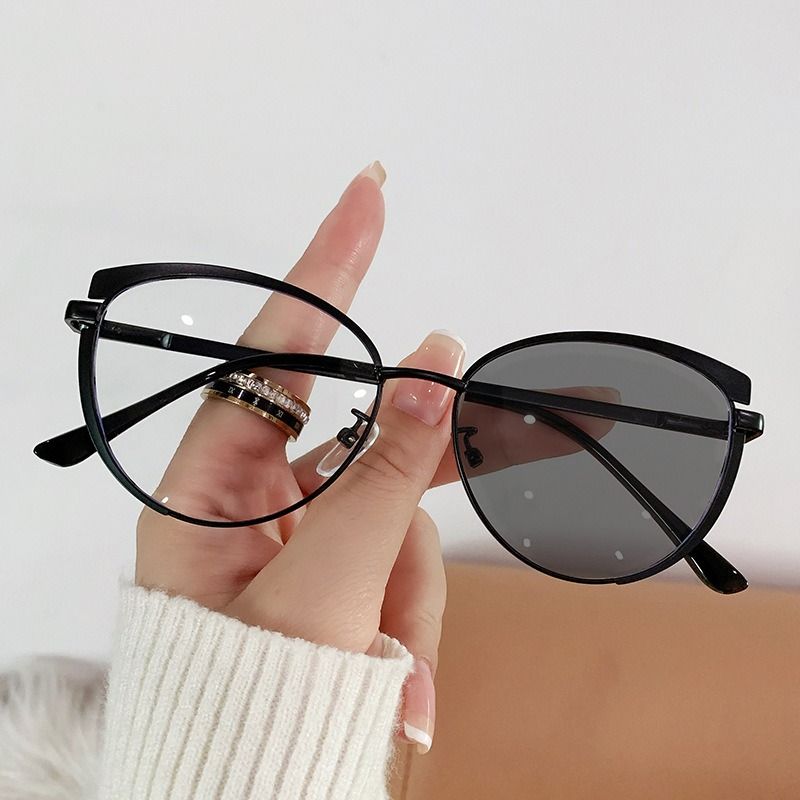 Newest Women Cat Eye Metal Photochromic Anti Blue Light Blocking Optical Eyeglasses Frames for All Face Lunett Photogray Glasses 1PC