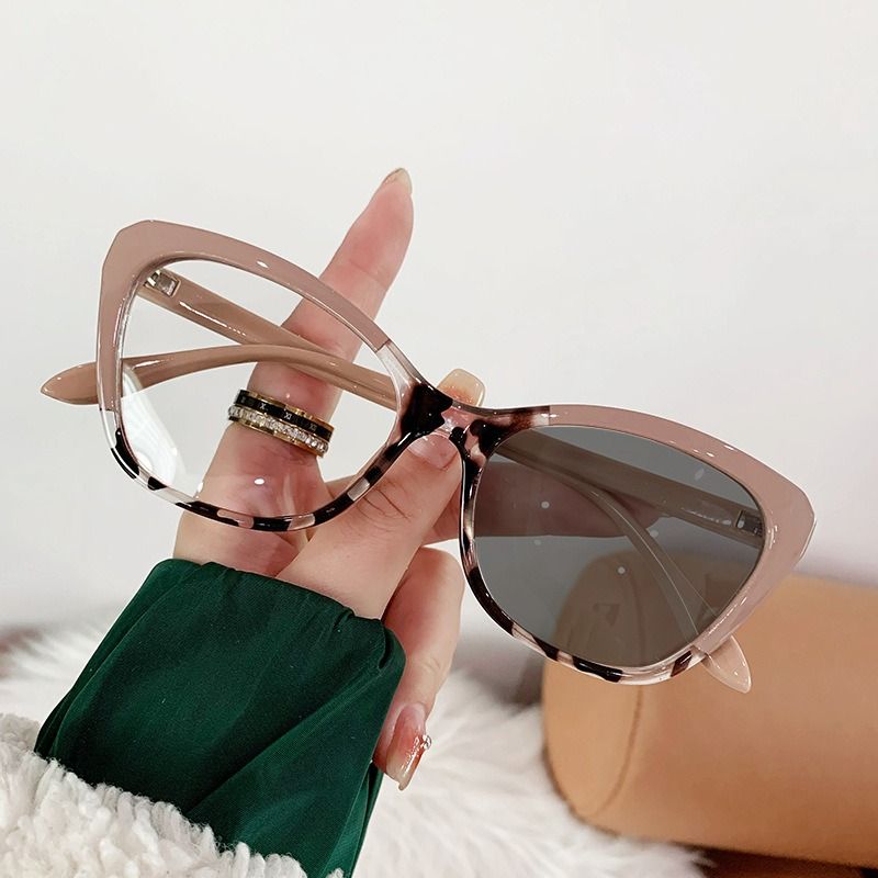Ins Hot Wholesale Fashion Eyeglasses Frames Women Cat Eye Blue Light Blocking Glasses Own logo High Quality TR90 Optical Frames 1PC