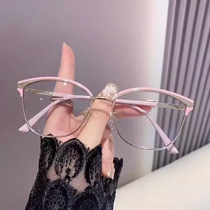 015 Light Sensitive Color Changing Anti Blue Light Glasses for Women With Large Frame and ultra Light Flat Lens Frame 1PC