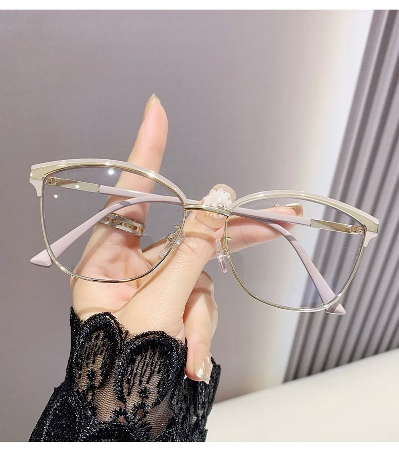 015 Light Sensitive Color Changing Anti Blue Light Glasses for Women With Large Frame and ultra Light Flat Lens Frame 1PC
