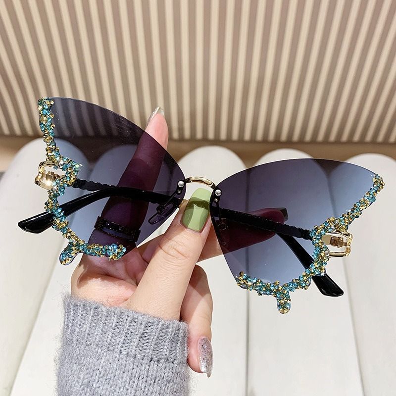 Luxury Diamond Butterfly Sunglasses Women Brand y2k Vintage Rimless Oversized Sun Glasses Ladies Eyewear gafas de sol 1PC