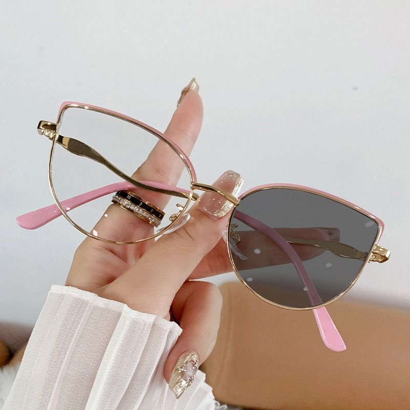 2025 Stylish Designer Large Metal Frame Photochromic Eyewear Flat Mirror Spring Hinge Blue Light Blocking Optical Eyeglasses 1PC