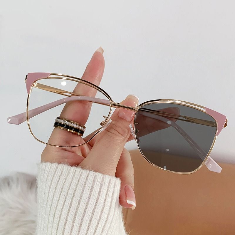 New Color Changing Metal Hollow Photochromic Cat Eye Anti-blue Light Glasses Frames Women Men Square Computer Optical Eyeglasses 1PC