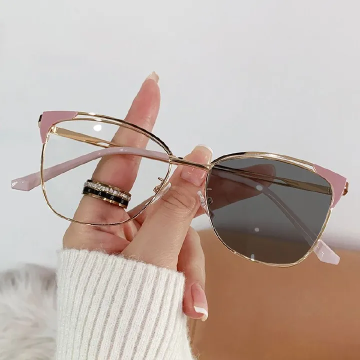 New Color Changing Metal Hollow Photochromic Cat Eye Anti-blue Light Glasses Frames Women Men Square Computer Optical Eyeglasses 1PC